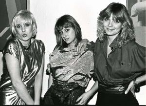 Michelle Pfeiffer, Lorna Luft, Alison Price 1982 NY cliff.jpg